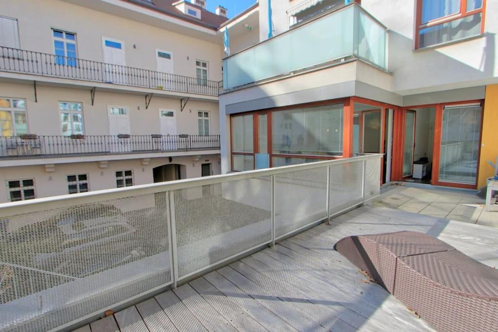 Auriapartments Karlin 2Kk S Terasou A Parkovanim Prag Exterior foto