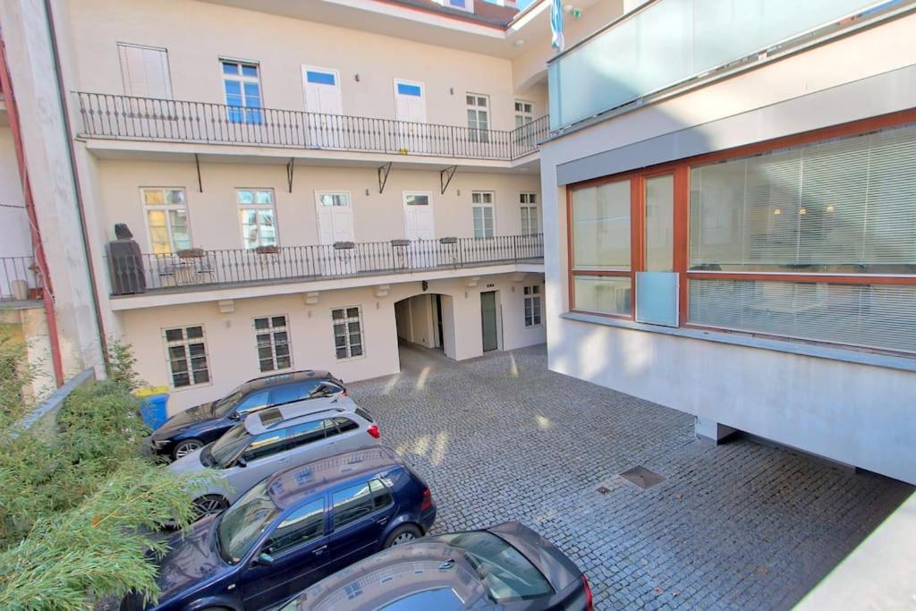 Auriapartments Karlin 2Kk S Terasou A Parkovanim Prag Exterior foto